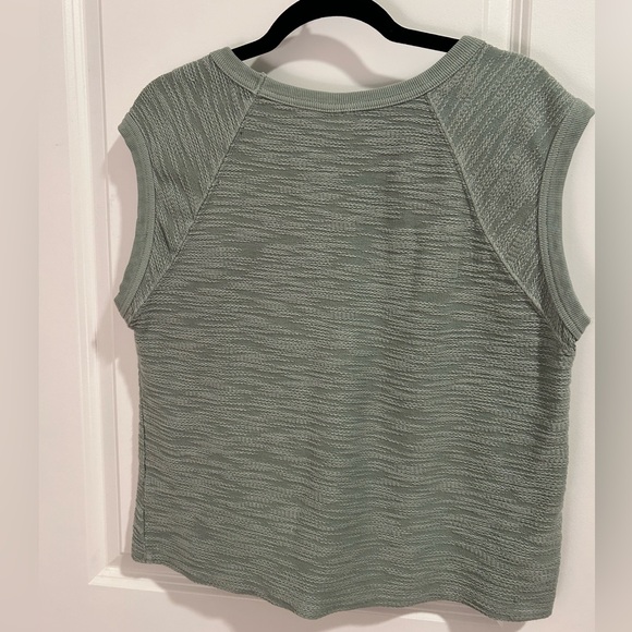 Universal Thread Green Muscle Tee - Picture 2 of 2